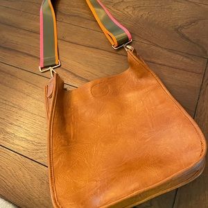🍁PERFECT FOR FALL🍁LIKE NEW Vegan Leather Crossbody Bag